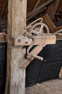 Comble : treuil. © Région Bourgogne-Franche-Comté, Inventaire du patrimoine