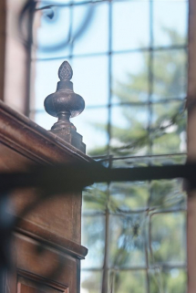 Détail de la grille entre les deux salles de malades. © Région Bourgogne-Franche-Comté, Inventaire du patrimoine