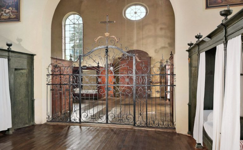 Grille entre les deux salles de malades. © Région Bourgogne-Franche-Comté, Inventaire du patrimoine