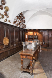 Couloir des cuisines dit salle des étains. © Région Bourgogne-Franche-Comté, Inventaire du patrimoine