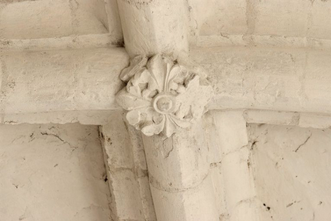 Clé sculptée de la voûte d'ogives de la chapelle. © Région Bourgogne-Franche-Comté, Inventaire du patrimoine