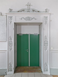 Porte d'entrée de l'ancienne salle des femmes. © Région Bourgogne-Franche-Comté, Inventaire du patrimoine