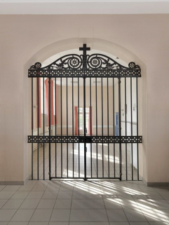 Grille entre l'ancienne salle des femmes et celle des hommes. © Région Bourgogne-Franche-Comté, Inventaire du patrimoine