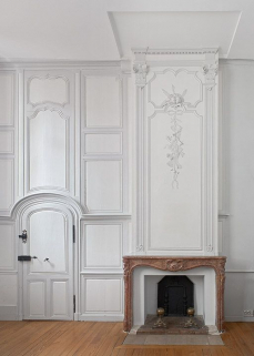 Aile droite : pièce du rez-de-chaussée, actuellement bureau de la directrice. © Région Bourgogne-Franche-Comté, Inventaire du patrimoine