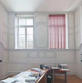 Aile droite : pièce du rez-de-chaussée, actuellement bureau de la directrice. © Région Bourgogne-Franche-Comté, Inventaire du patrimoine