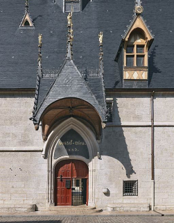 Porte d'entrée. © Région Bourgogne-Franche-Comté, Inventaire du patrimoine