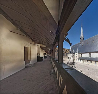 Galerie haute de la grande aile sur cour. © Région Bourgogne-Franche-Comté, Inventaire du patrimoine