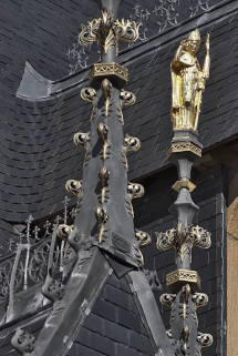 Toit du grand bâtiment sur rue, détail des ornements. © Région Bourgogne-Franche-Comté, Inventaire du patrimoine