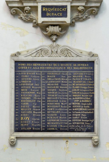 Chapelle : plaque commémorative avec les noms des bienfaiteurs de l'hôpital général. © Région Bourgogne-Franche-Comté, Inventaire du patrimoine