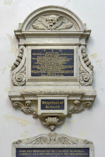 Chapelle : plaque funéraire. © Région Bourgogne-Franche-Comté, Inventaire du patrimoine