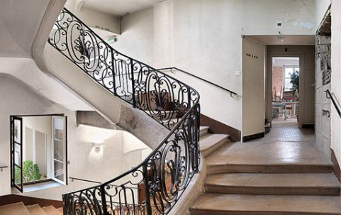 Escalier monumental, palier du 1er étage. © Région Bourgogne-Franche-Comté, Inventaire du patrimoine