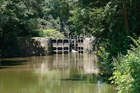 Le sas de l'écluse, vu d'aval. © Région Bourgogne-Franche-Comté, Inventaire du patrimoine