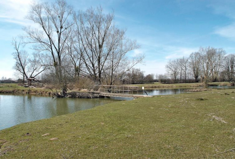 Passerelle sur une boucle de la Seille, rive gauche, à la Grande Seugnière. © Région Bourgogne-Franche-Comté, Inventaire du patrimoine