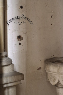 Porche : bénitier et tronc des pauvres. © Région Bourgogne-Franche-Comté, Inventaire du patrimoine