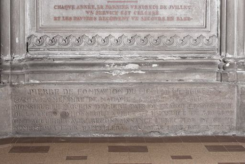 Détail : soubassement de la travée centrale. © Région Bourgogne-Franche-Comté, Inventaire du patrimoine