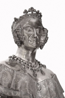 Détail : buste, de trois quarts. © Région Bourgogne-Franche-Comté, Inventaire du patrimoine