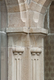 Détail des chapiteaux. © Région Bourgogne-Franche-Comté, Inventaire du patrimoine Détail des chapiteaux. © Région Bourgogne-Franche-Comté, Inventaire du patrimoine