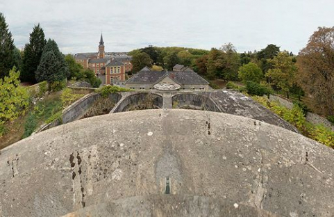 Vue d'ensemble de l'hôpital avec le dessus du château d'eau et les réservoirs au premier plan. © Région Bourgogne-Franche-Comté, Inventaire du patrimoine Vue d'ensemble de l'hôpital avec le dessus du château d'eau et les réservoirs au premier plan. © Région Bourgogne-Franche-Comté, Inventaire du patrimoine