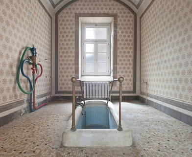 Salle de bain au centre de l'aile droite. © Région Bourgogne-Franche-Comté, Inventaire du patrimoine Salle de bain au centre de l'aile droite. © Région Bourgogne-Franche-Comté, Inventaire du patrimoine
