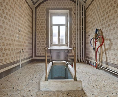 Salle de bain de l'angle de l'aile droite et du corps central. © Région Bourgogne-Franche-Comté, Inventaire du patrimoine Salle de bain de l'angle de l'aile droite et du corps central. © Région Bourgogne-Franche-Comté, Inventaire du patrimoine