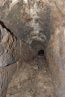 Première galerie : partie ouest partiellement obstruée par des gravats. © Région Bourgogne-Franche-Comté, Inventaire du patrimoine