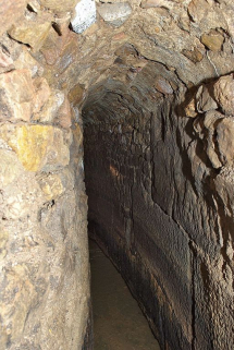 Partie en U de la deuxième galerie :  embranchement droit. © Région Bourgogne-Franche-Comté, Inventaire du patrimoine