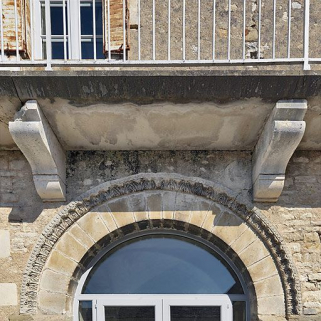 Détail de l'arc de la porte de la salle voûtée, rue du Château. © Région Bourgogne-Franche-Comté, Inventaire du patrimoine