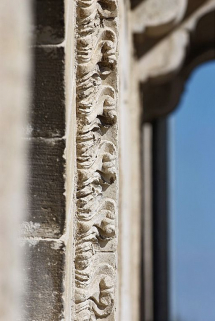 Détail du décor de la porte de la salle voûtée, rue du Château. © Région Bourgogne-Franche-Comté, Inventaire du patrimoine