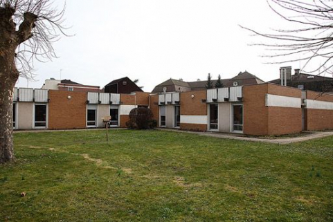 Bâtiments modernes construits côté jardin. © Région Bourgogne-Franche-Comté, Inventaire du patrimoine