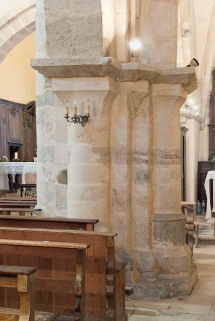 Deuxième pilier entre la nef et le bas-côté droit, vue antérieure. © Région Bourgogne-Franche-Comté, Inventaire du patrimoine