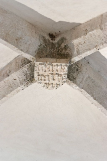 Clef de voûte de la deuxième travée de la nef. © Région Bourgogne-Franche-Comté, Inventaire du patrimoine