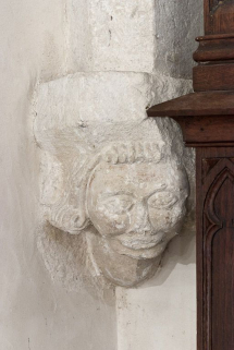 Culot postérieur gauche de la troisième travée du bas-côté gauche. © Région Bourgogne-Franche-Comté, Inventaire du patrimoine