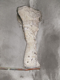 Culot antérieur droit de la première travée du bas-côté droit. © Région Bourgogne-Franche-Comté, Inventaire du patrimoine