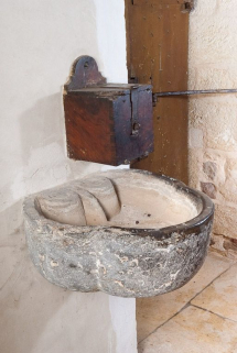Bénitier de la porte latérale. © Région Bourgogne-Franche-Comté, Inventaire du patrimoine