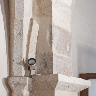 Départ des nervures de l'angle antérieur gauche de la troisième travée du bas-côté droit. © Région Bourgogne-Franche-Comté, Inventaire du patrimoine