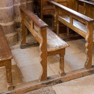 Vue de 3 bancs de fidèles. © Région Bourgogne-Franche-Comté, Inventaire du patrimoine