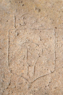 Détail de la dalle funéraire. © Région Bourgogne-Franche-Comté, Inventaire du patrimoine