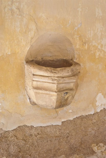 Bénitier à gauche en entrant. © Région Bourgogne-Franche-Comté, Inventaire du patrimoine Bénitier à gauche en entrant. © Région Bourgogne-Franche-Comté, Inventaire du patrimoine