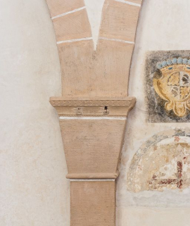 Chapiteau du deuxième pilastre droit de la nef. © Région Bourgogne-Franche-Comté, Inventaire du patrimoine