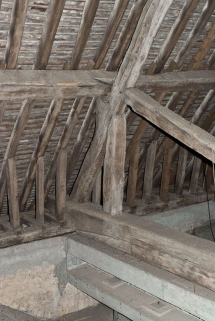 Partie du comble vers la façade : détail d'une ferme et de la sablière. © Région Bourgogne-Franche-Comté, Inventaire du patrimoine