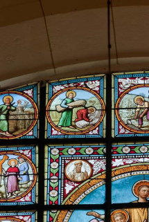 Vitrail : épisodes de la vie de saint Thibault, détail. © Région Bourgogne-Franche-Comté, Inventaire du patrimoine