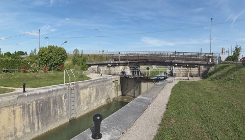 Le sas avec le pont vu d'amont. © Région Bourgogne-Franche-Comté, Inventaire du patrimoine