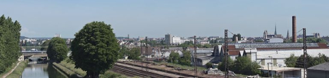 Traversée du canal à Dijon : la ville vue de la passerelle SNCF (IA21003800). © Région Bourgogne-Franche-Comté, Inventaire du patrimoine