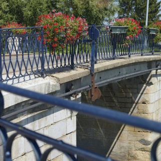 Détail de la poulie et du garde-corps. © Région Bourgogne-Franche-Comté, Inventaire du patrimoine