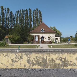 La maison éclusière vue de face. © Région Bourgogne-Franche-Comté, Inventaire du patrimoine