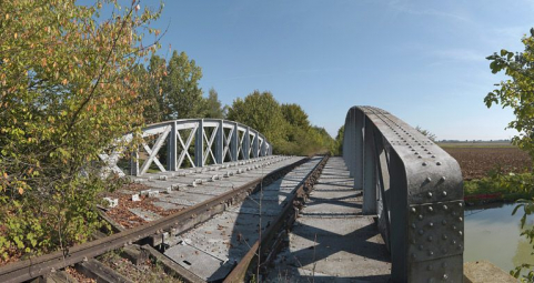 Détail du platelage : la voie ferrée restante est bien visible. © Région Bourgogne-Franche-Comté, Inventaire du patrimoine