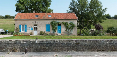 Vue de face de la maison éclusière. © Région Bourgogne-Franche-Comté, Inventaire du patrimoine
