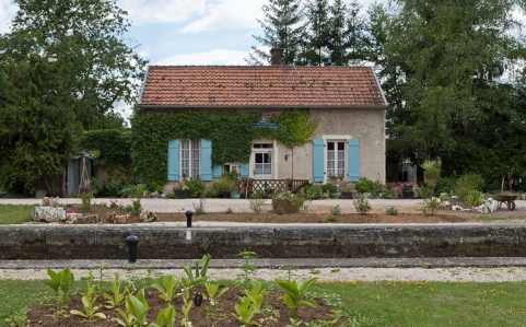 Vue de face de la maison éclusière. © Région Bourgogne-Franche-Comté, Inventaire du patrimoine
