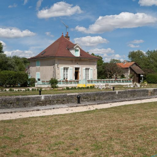 Vue de la maison éclusière. © Région Bourgogne-Franche-Comté, Inventaire du patrimoine