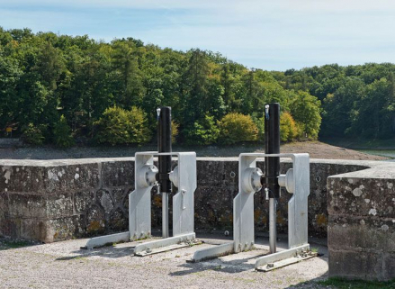 Vue des vannes de la tour de prise d'eau. © Région Bourgogne-Franche-Comté, Inventaire du patrimoine